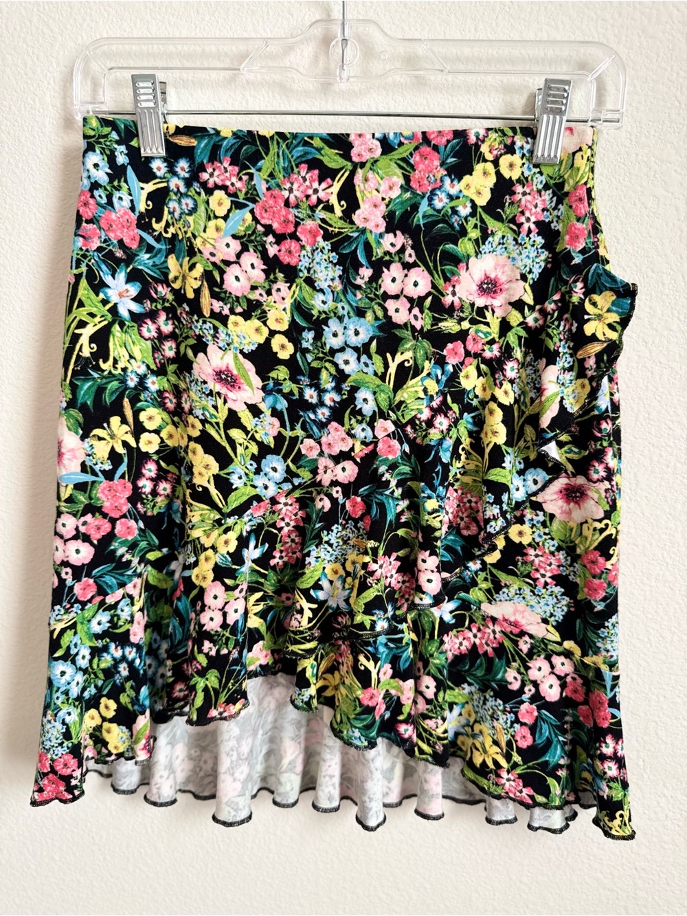 H&M Vibrant Black Floral Ruffle Hem Mini Skirt - Size S
